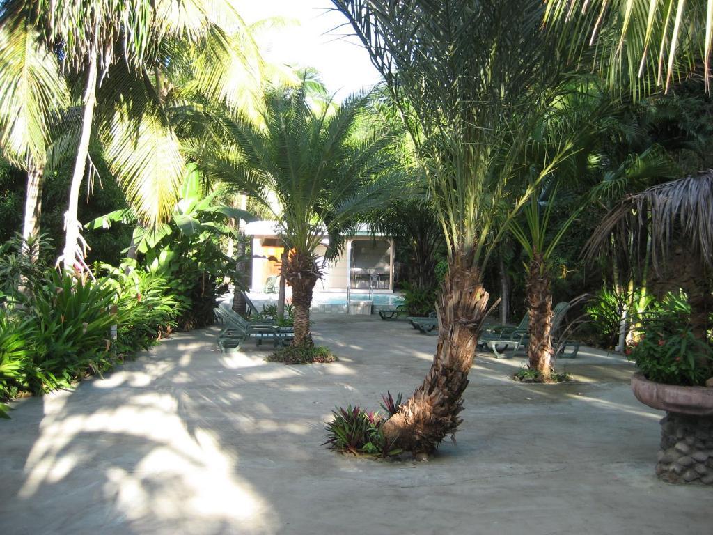 Sunset Bay Club & Seaside Dive Resort Salisbury Bagian luar foto